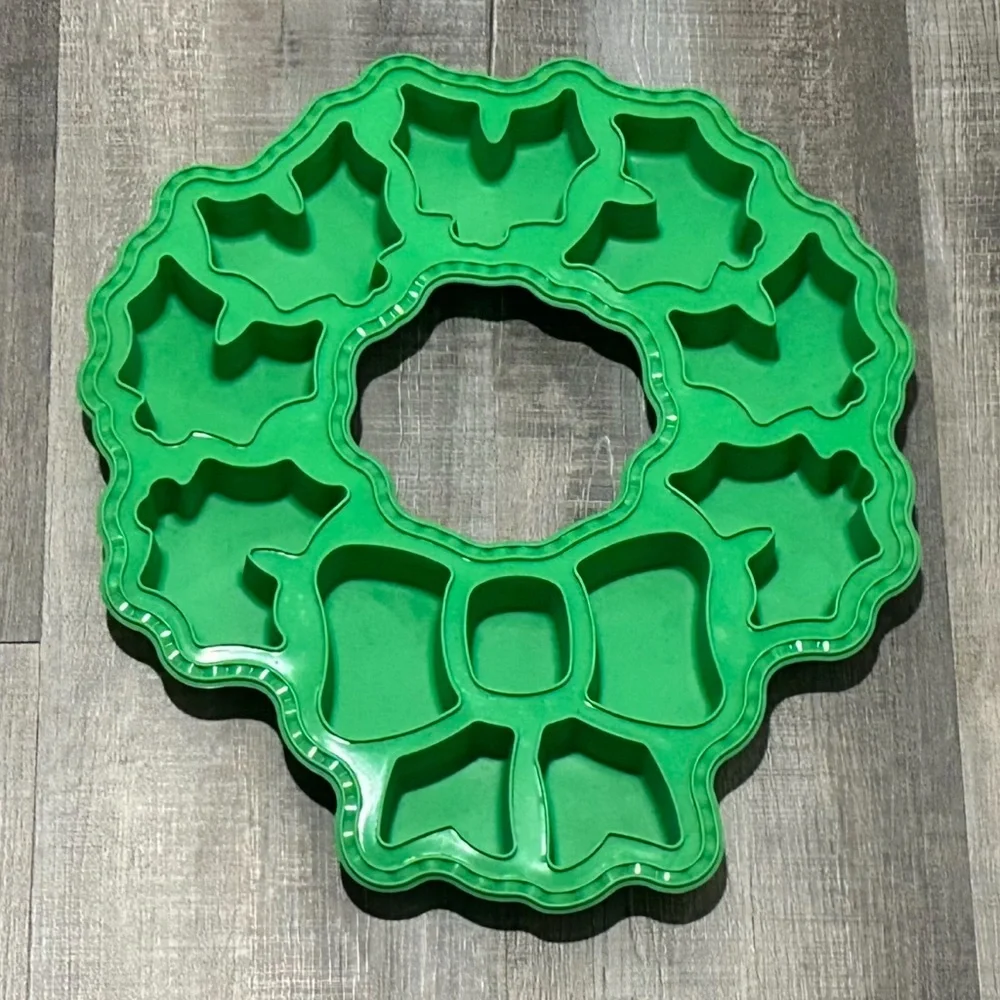 Christmas Holiday Wreath Silicone Baking Pan